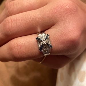 Stunning 14kt White gold Diamond and Sapphire Ring